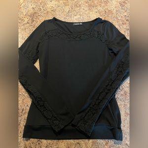 Women’s Patty Boutik crewneck shirt